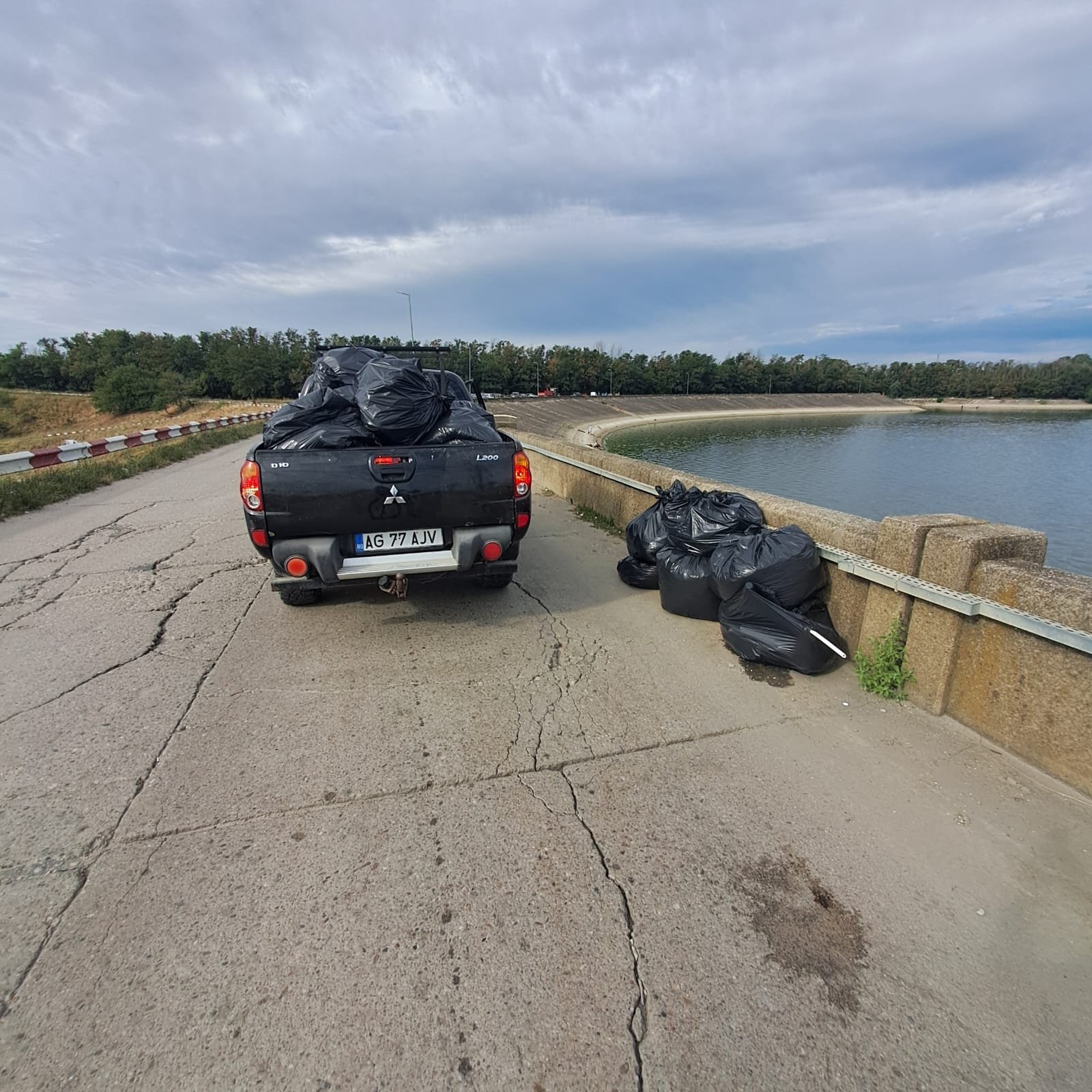 AJVPS Argeș a efectuat o acțiune amplă de ecologizare în data de 12.08.2026 pe lacul de acumulare Golești.